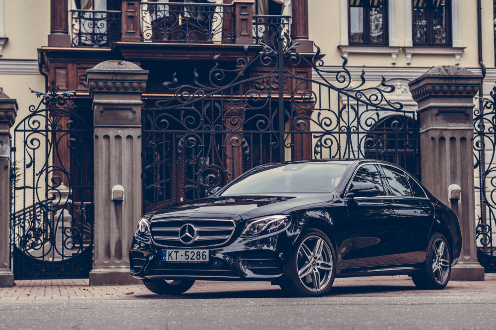 hire a private chauffeur for the day in Paris. Paris by LS is a luxury car rental with chauffeur company. We provide S class E class and V class service with chauffeur. airport transfer, train station transfer, hourly service, point to point service, city tour, we adapt to our passengers needs.