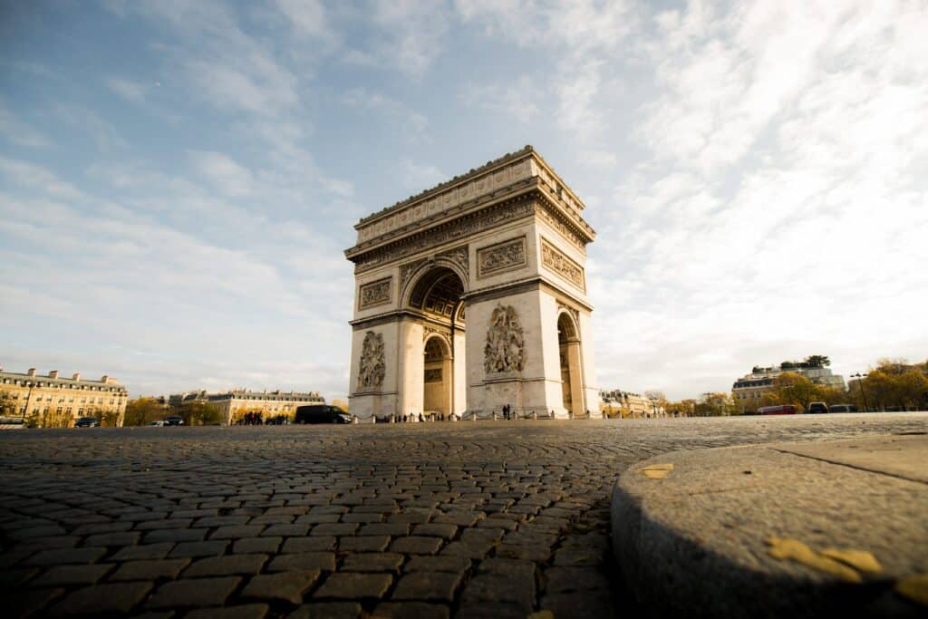 arc of triumph paris city tour with a driver in paris for the day