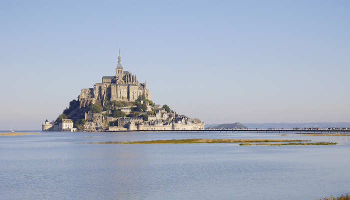 02 le mont saint michel normandie normandy private chauffeur driver shuttle transfer rental car from paris limousine service