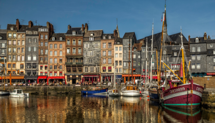 Honfleur normandie normandy private chauffeur driver shuttle transfer rental car from paris limousine service