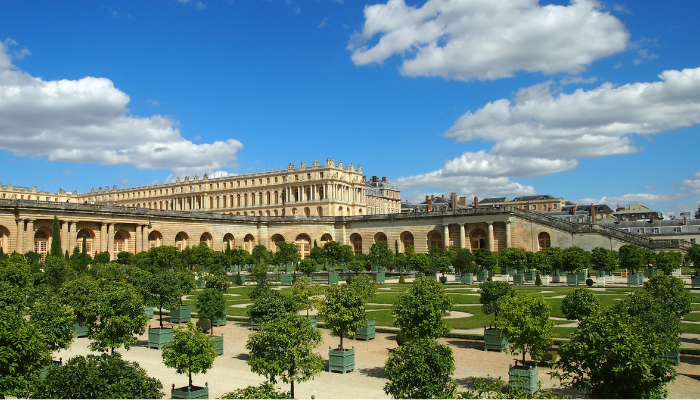 Paris full day tour highlights chauffeur private mercedes limousine van e class s class v class premium service drivre full day versailles 3