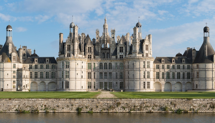 rent a luxury car with a private chauffeur car driven from paris to loire valley castles chateau de chambord driver