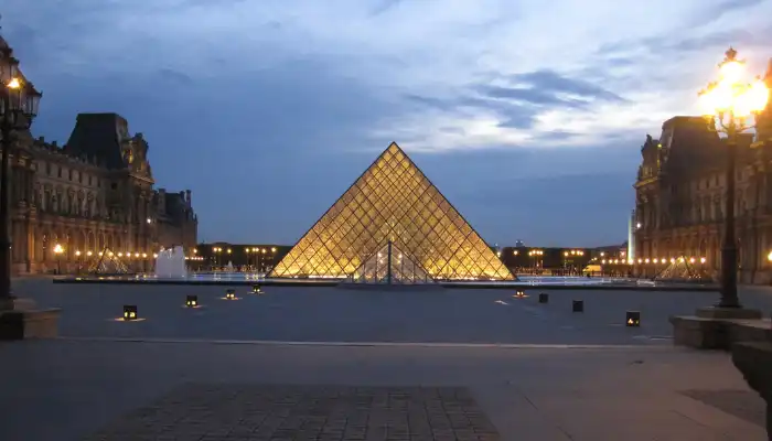 Paris full day tour highlights chauffeur private mercedes limousine van e class s class v class premium service drivre full day4