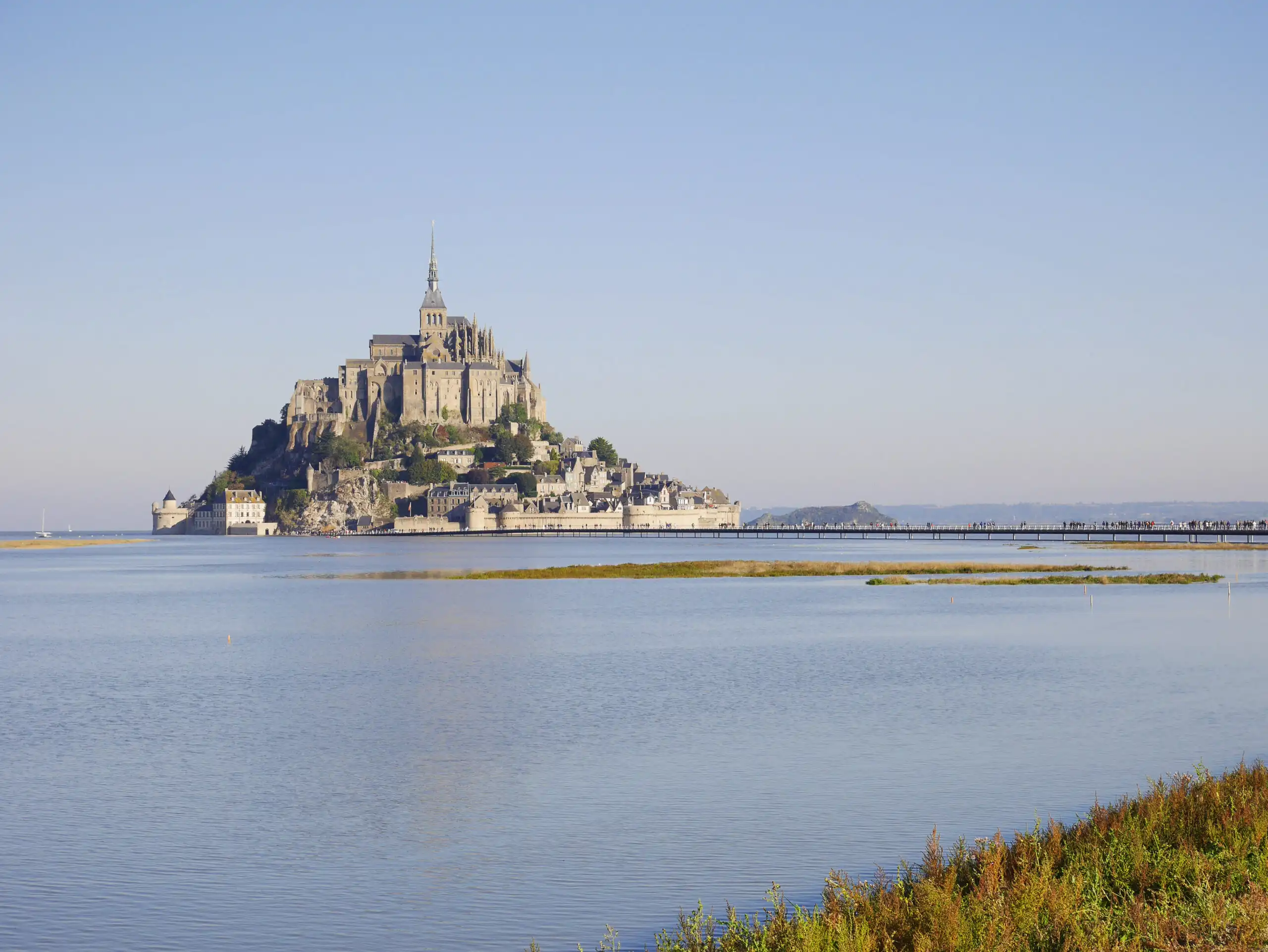 02 le mont saint michel normandie normandy private chauffeur driver shuttle transfer rental car from paris limousine service